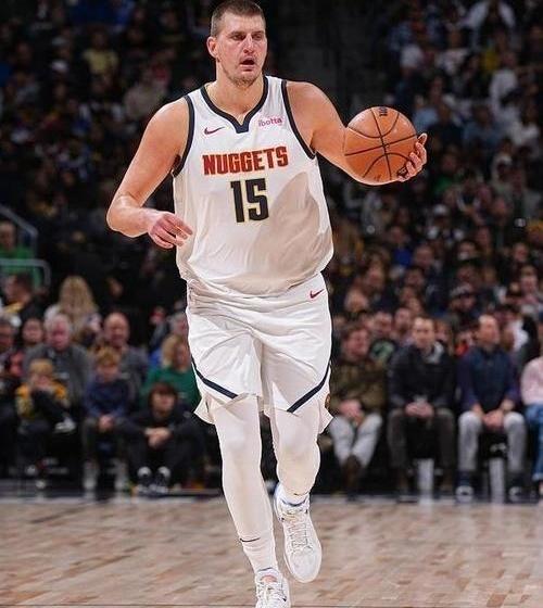 乐鱼官方网站 Karsa迎来十五赛季出色发挥，加拿大队观众热烈欢呼！引发球迷热议